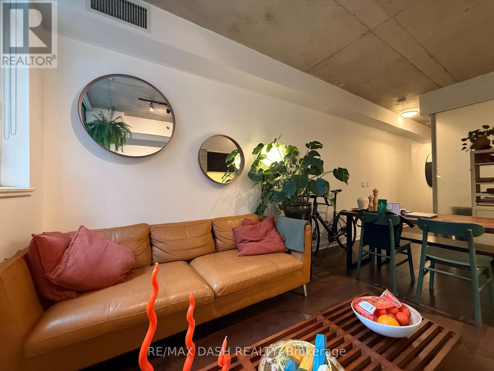 210 - 8 Gladstone Avenue, Toronto, Ontario  M6J 3K6 - Photo 12 - C12674760