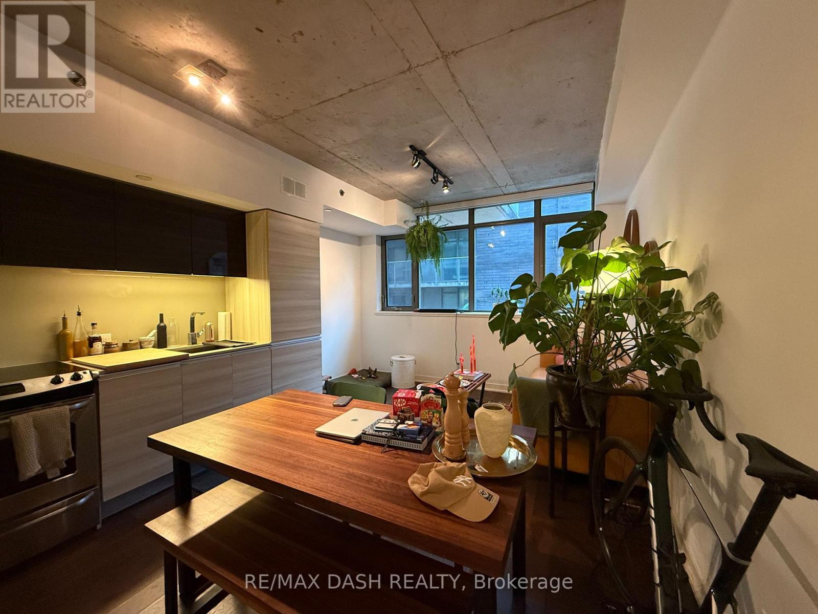 210 - 8 Gladstone Avenue, Toronto, Ontario  M6J 3K6 - Photo 6 - C12674760