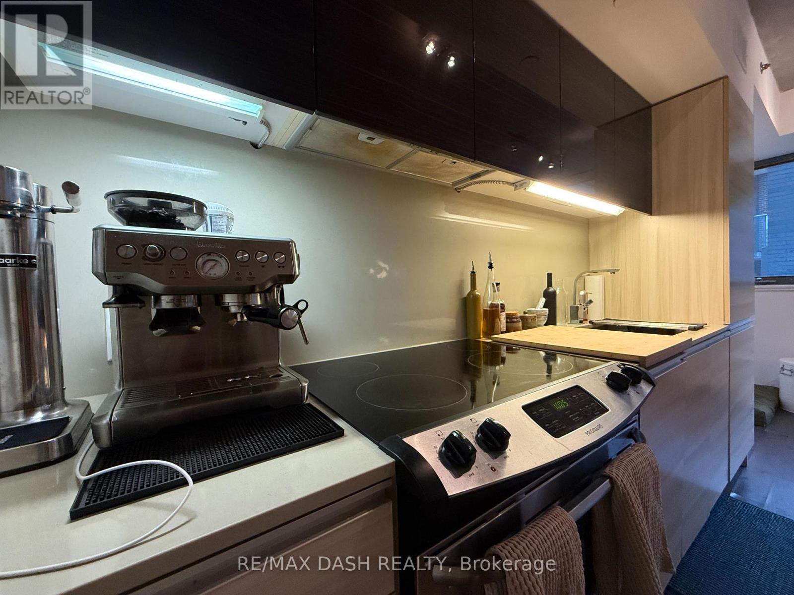 210 - 8 Gladstone Avenue, Toronto, Ontario  M6J 3K6 - Photo 7 - C12674760