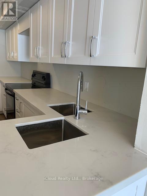 3 Davy Point Circle, Georgina, Ontario  L4P 3H1 - Photo 10 - N12674762