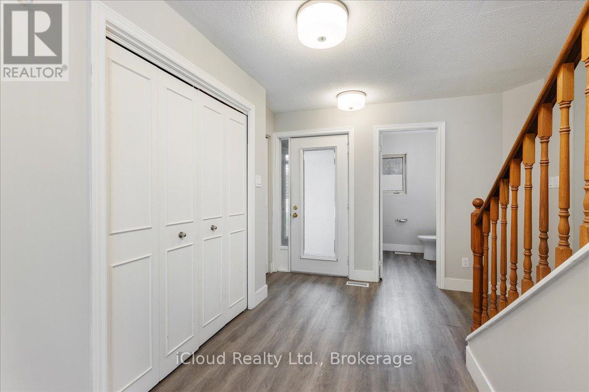 3 Davy Point Circle, Georgina, Ontario  L4P 3H1 - Photo 8 - N12674762