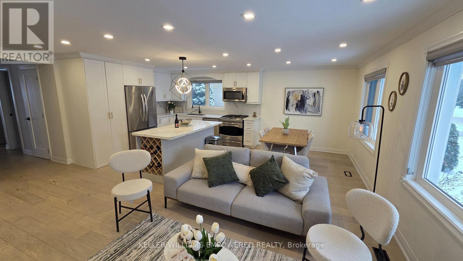 333 Paliser Crescent S, Richmond Hill, Ontario  L4C 1R9 - Photo 2 - N12674764