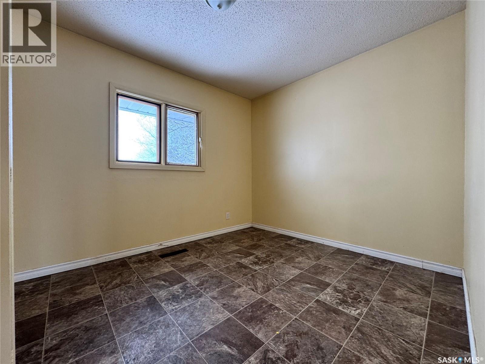 304 Carson Street, Dundurn, Saskatchewan  S0K 1K0 - Photo 13 - SK026391