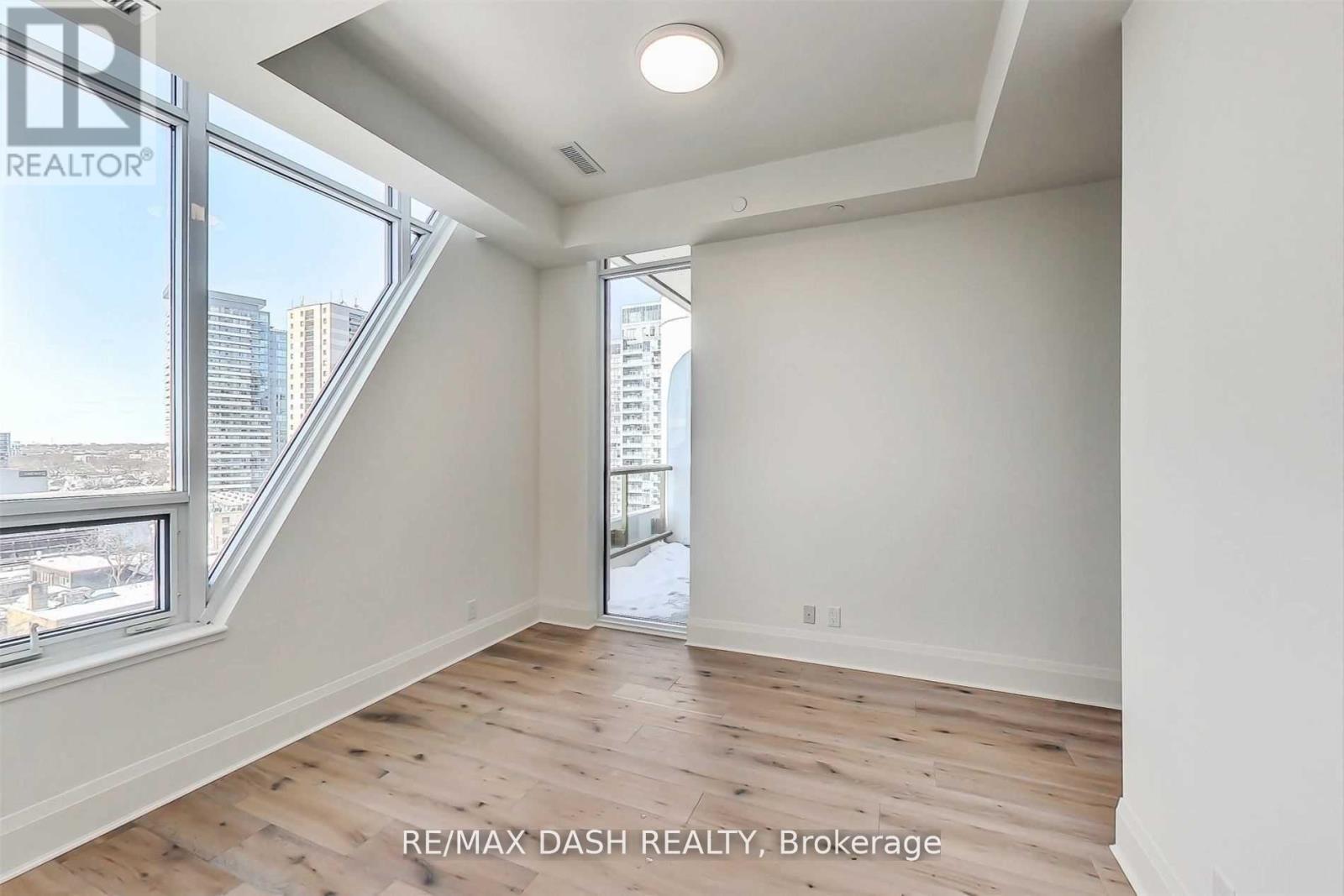 1001 - 151 Avenue Road, Toronto, Ontario  M5R 2H7 - Photo 12 - C12674780