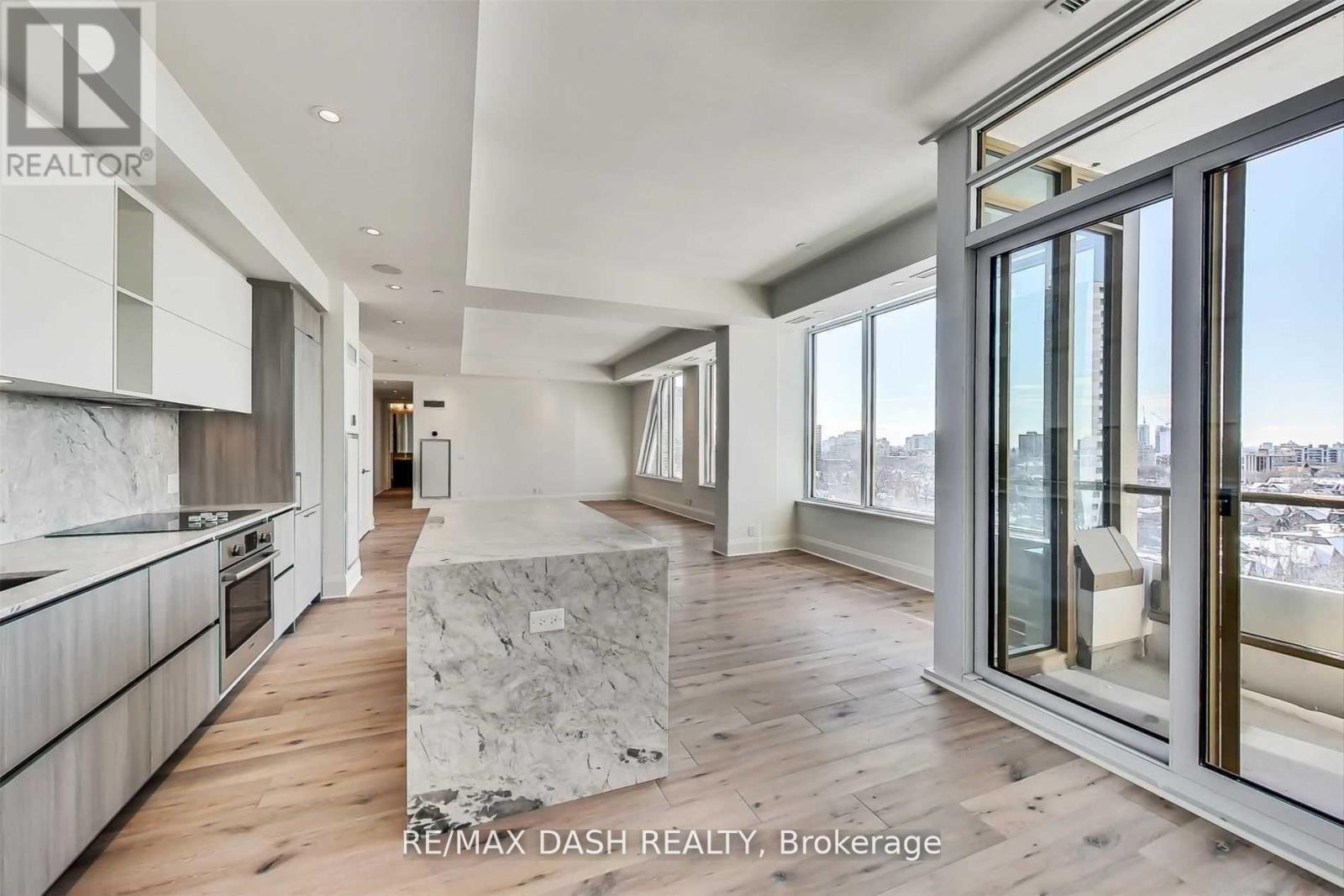 1001 - 151 Avenue Road, Toronto, Ontario  M5R 2H7 - Photo 2 - C12674780