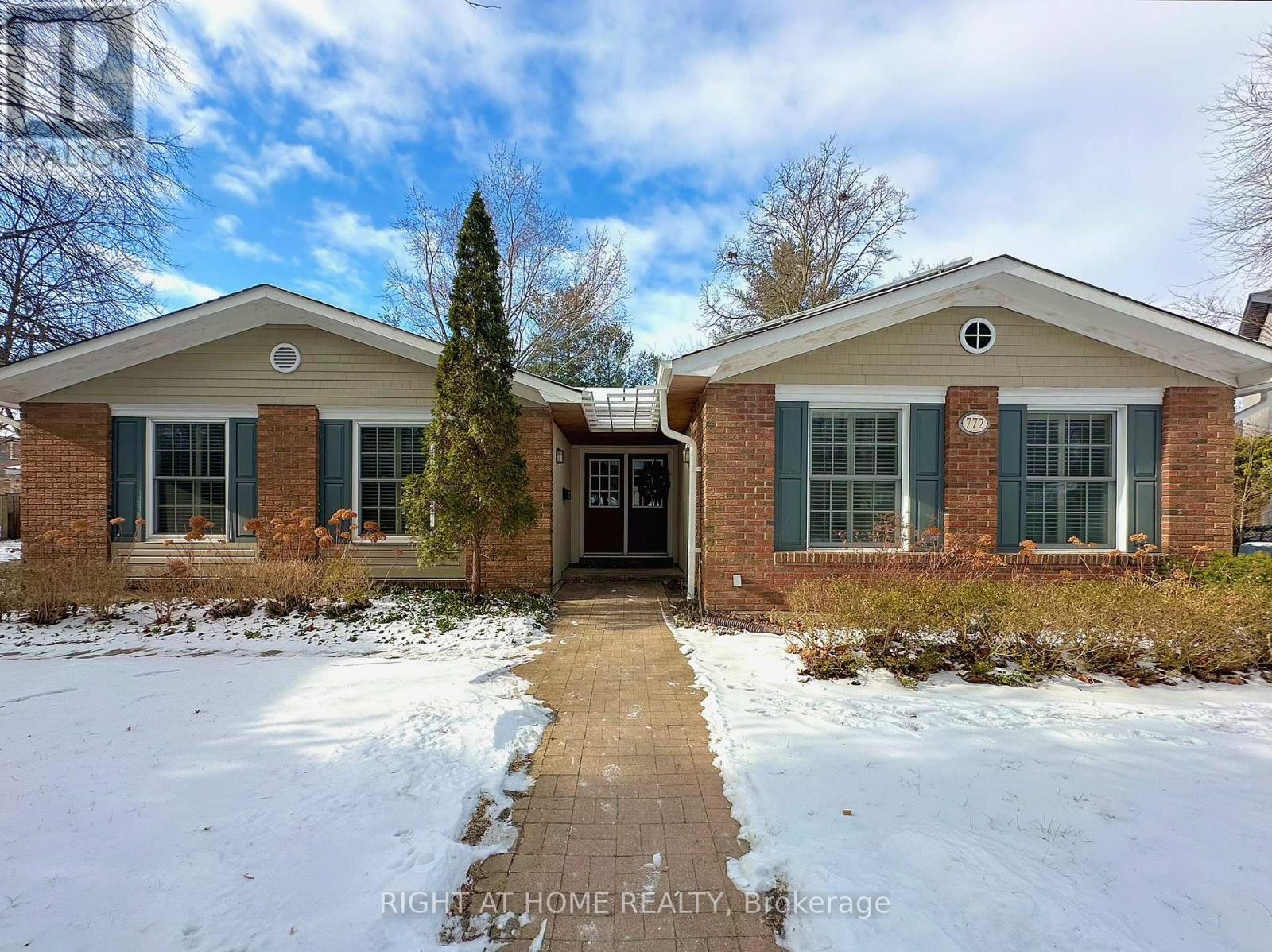 772 Wylan Court, Mississauga, Ontario  L5J 2T5 - Photo 2 - W12674794