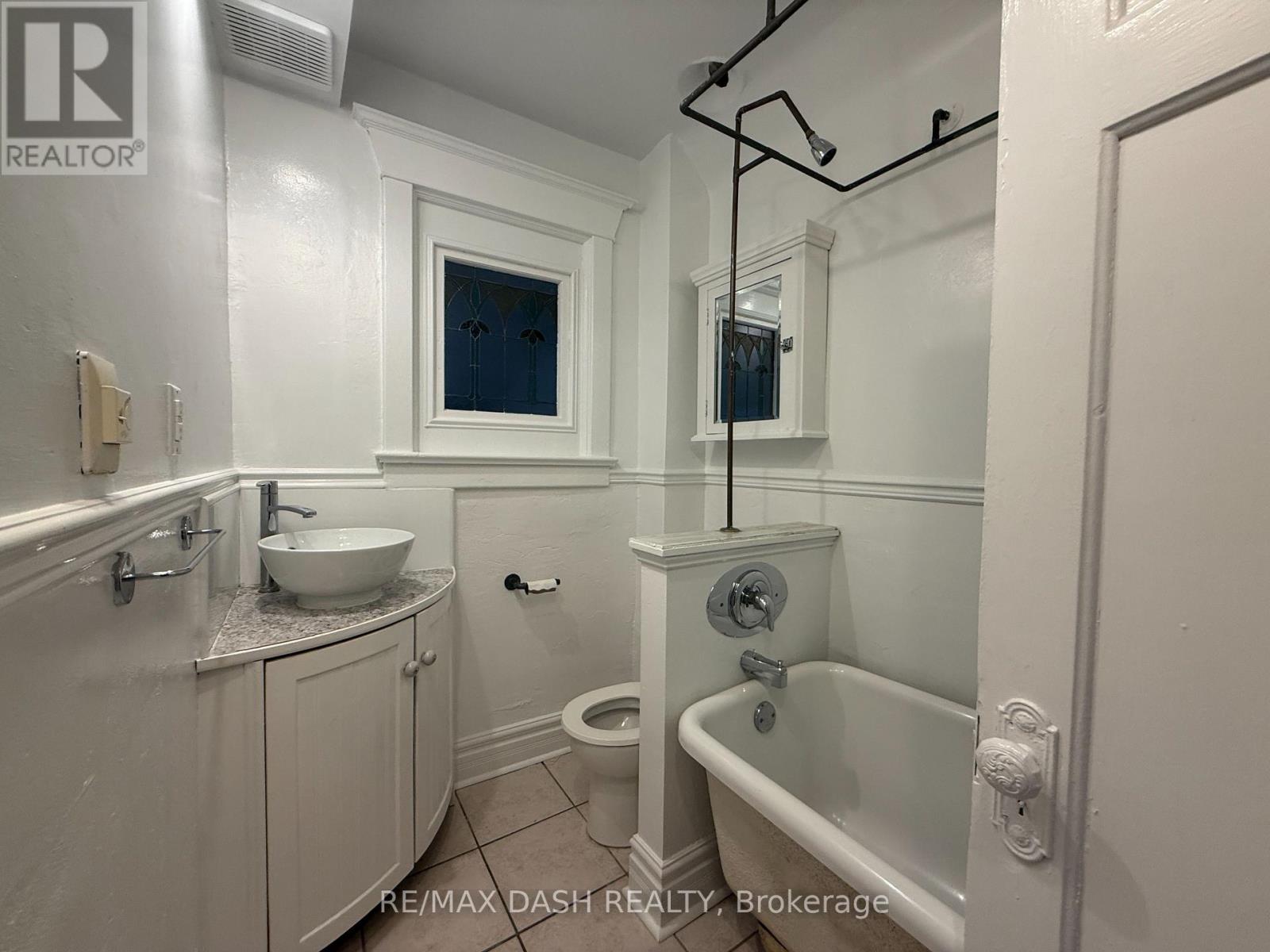 Upper - 54 Galley Avenue, Toronto, Ontario  M6R 1G8 - Photo 16 - W12674798