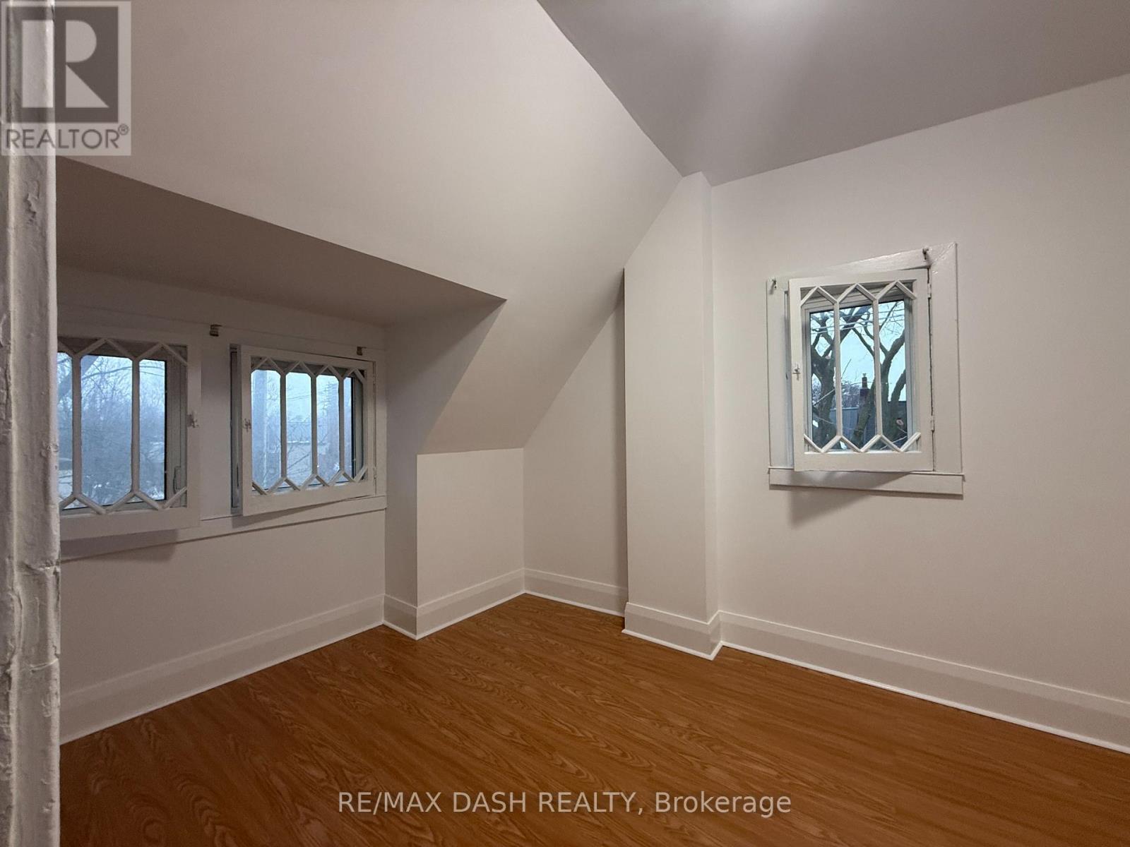 Upper - 54 Galley Avenue, Toronto, Ontario  M6R 1G8 - Photo 19 - W12674798