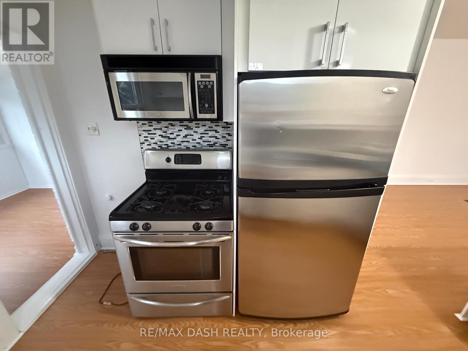 Upper - 54 Galley Avenue, Toronto, Ontario  M6R 1G8 - Photo 33 - W12674798