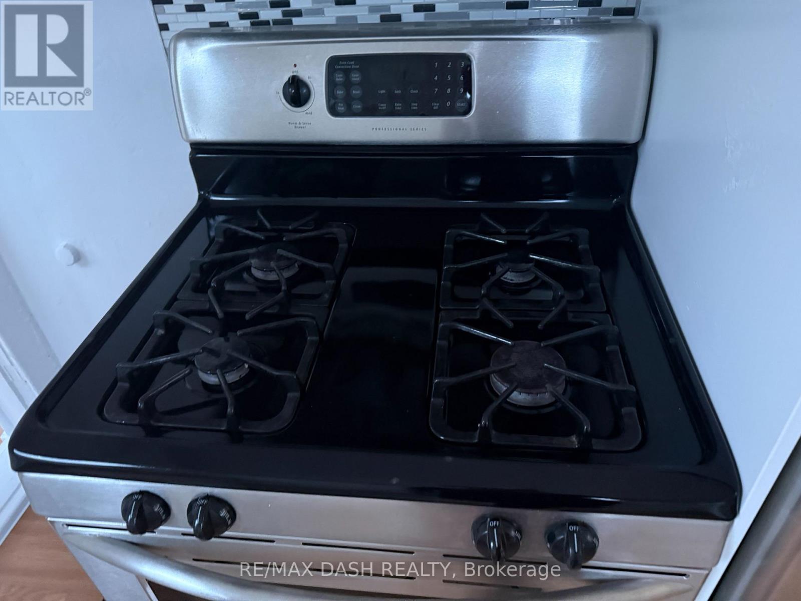 Upper - 54 Galley Avenue, Toronto, Ontario  M6R 1G8 - Photo 42 - W12674798