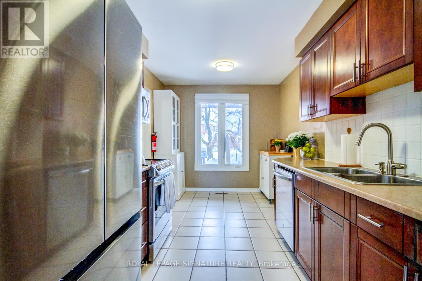 36 Rawling Crescent, Brampton, Ontario  L6Z 1N8 - Photo 10 - W12674814