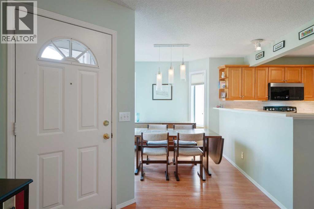 79 Scenic Gardens Nw, Calgary, Alberta  T3L 1Y6 - Photo 4 - A2261658