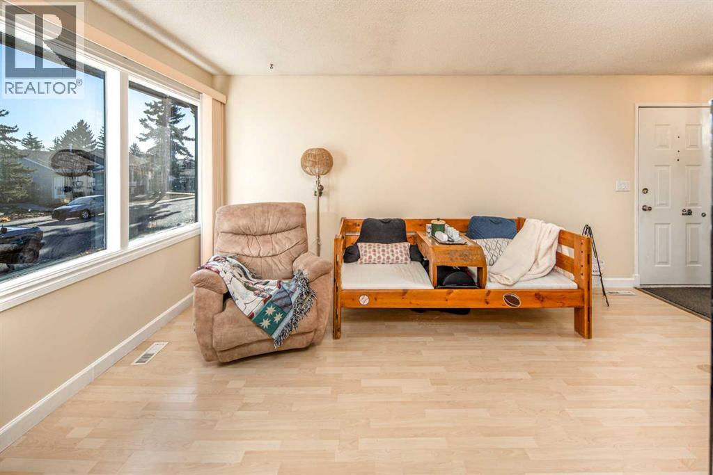 112 Shawmeadows Crescent Sw, Calgary, Alberta  T2Y 1A9 - Photo 3 - A2267684