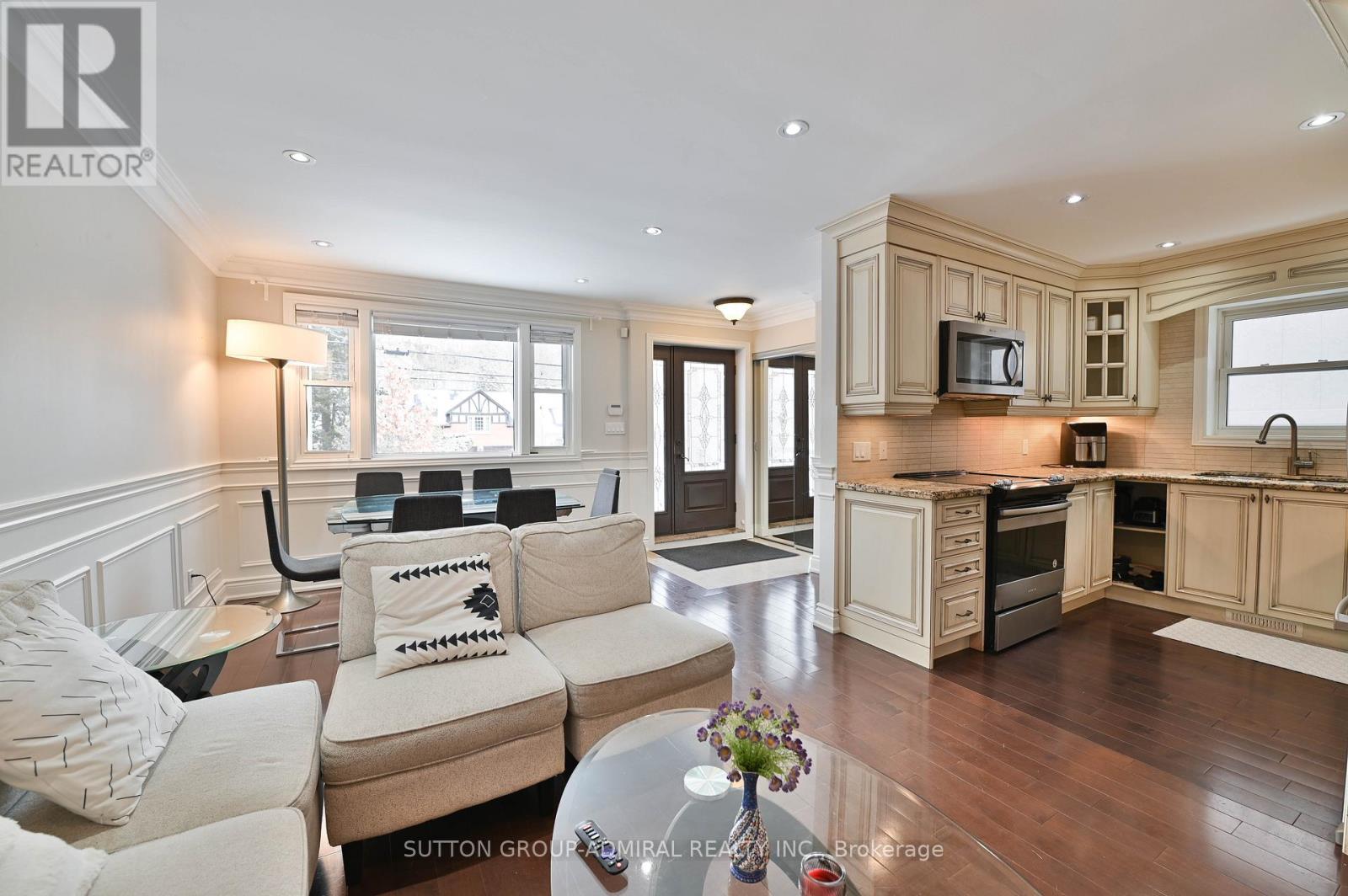 182 South Kingsway, Toronto, Ontario  M6S 3T7 - Photo 13 - W12674848