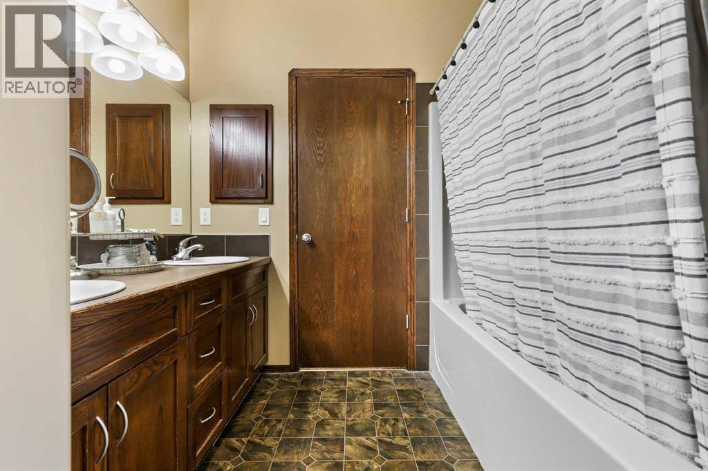 100 Hillcrest Boulevard, Strathmore, Alberta  T1P 0A4 - Photo 23 - A2271757