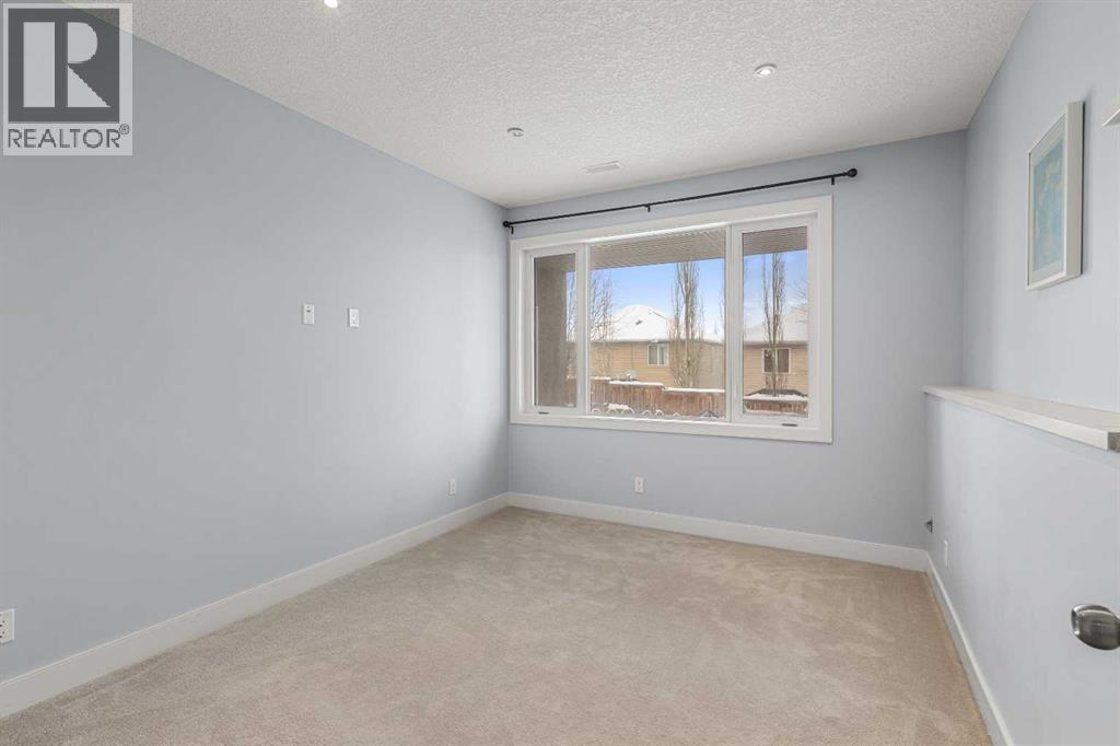 86 Royal Ridge Mount Nw, Calgary, Alberta  T3G 5Z3 - Photo 35 - A2273055