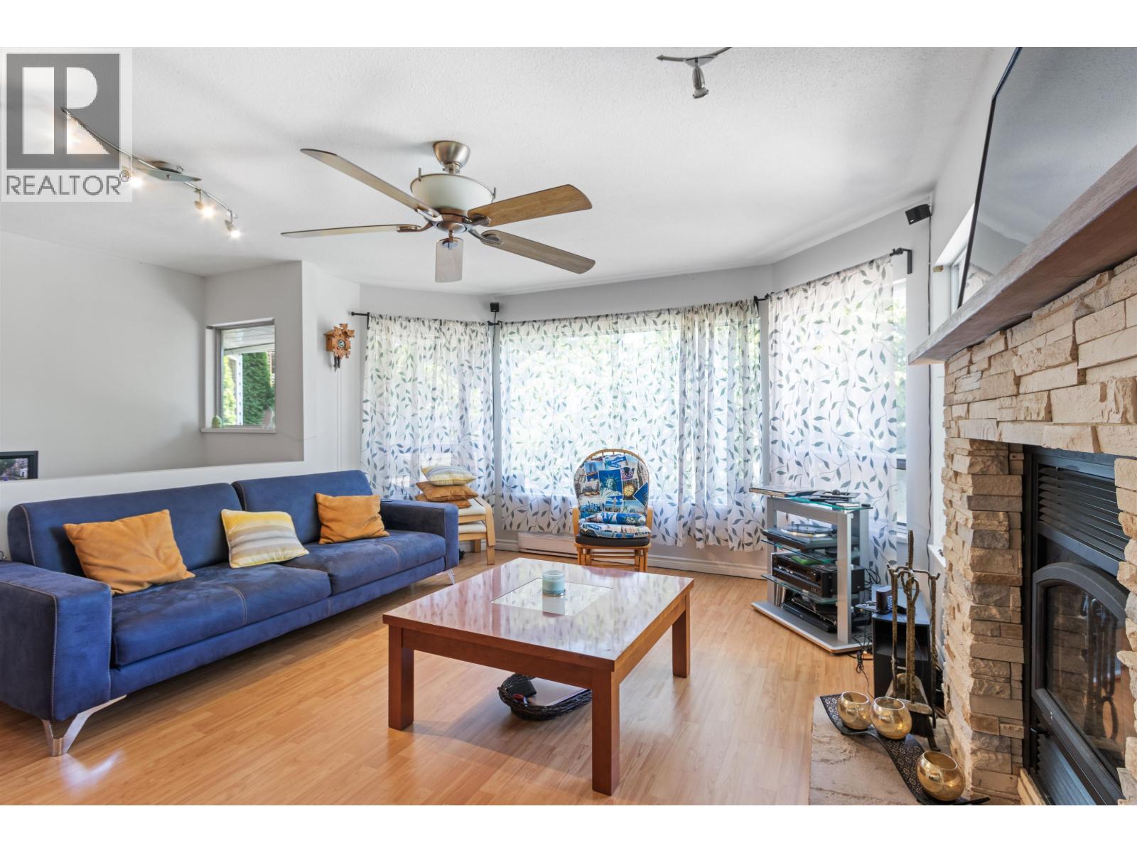 332 St. Patricks Avenue, North Vancouver, British Columbia V7L 4S9 - Photo 11 - R3077319