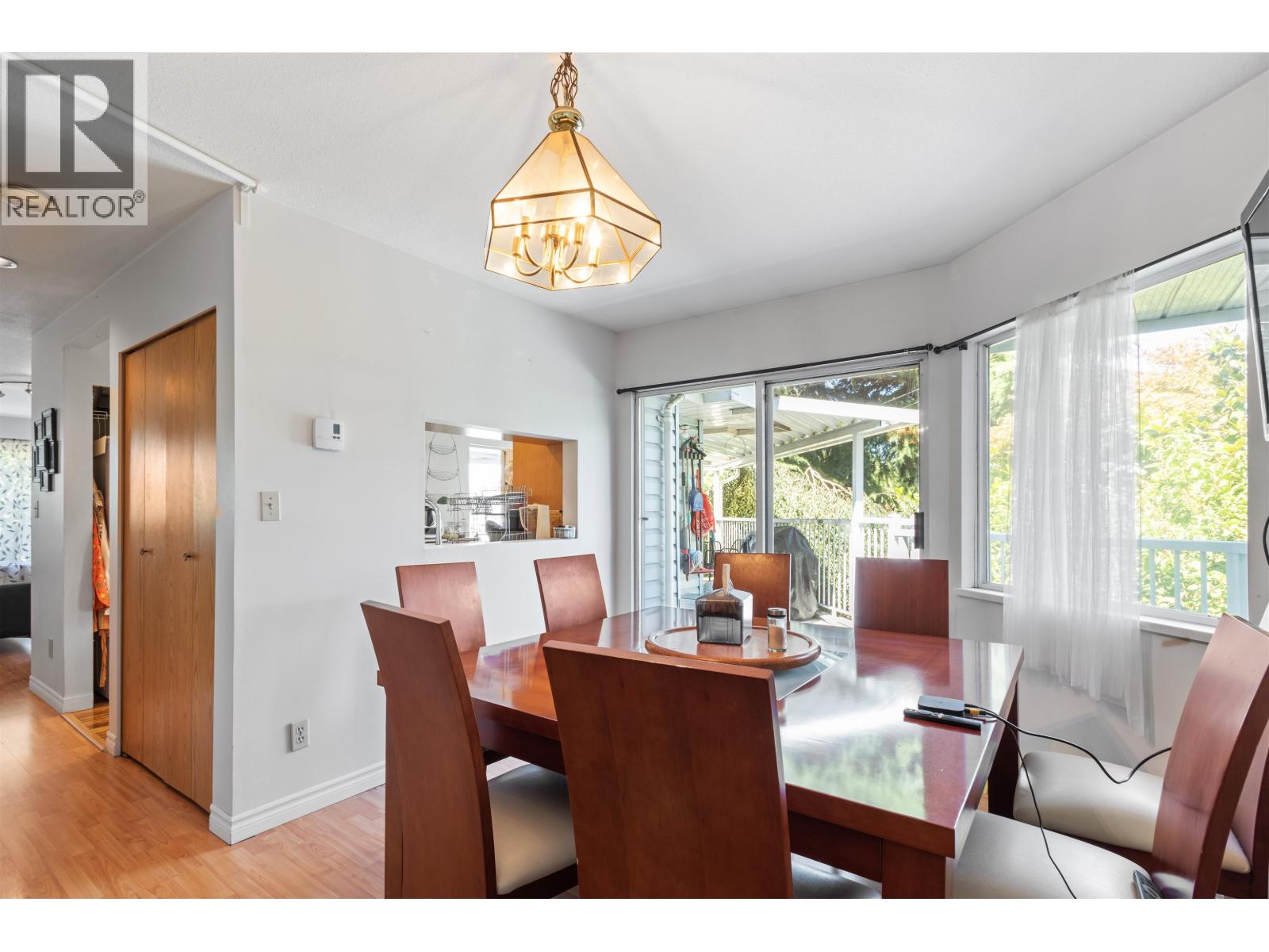 332 St. Patricks Avenue, North Vancouver, British Columbia V7L 4S9 - Photo 5 - R3077319