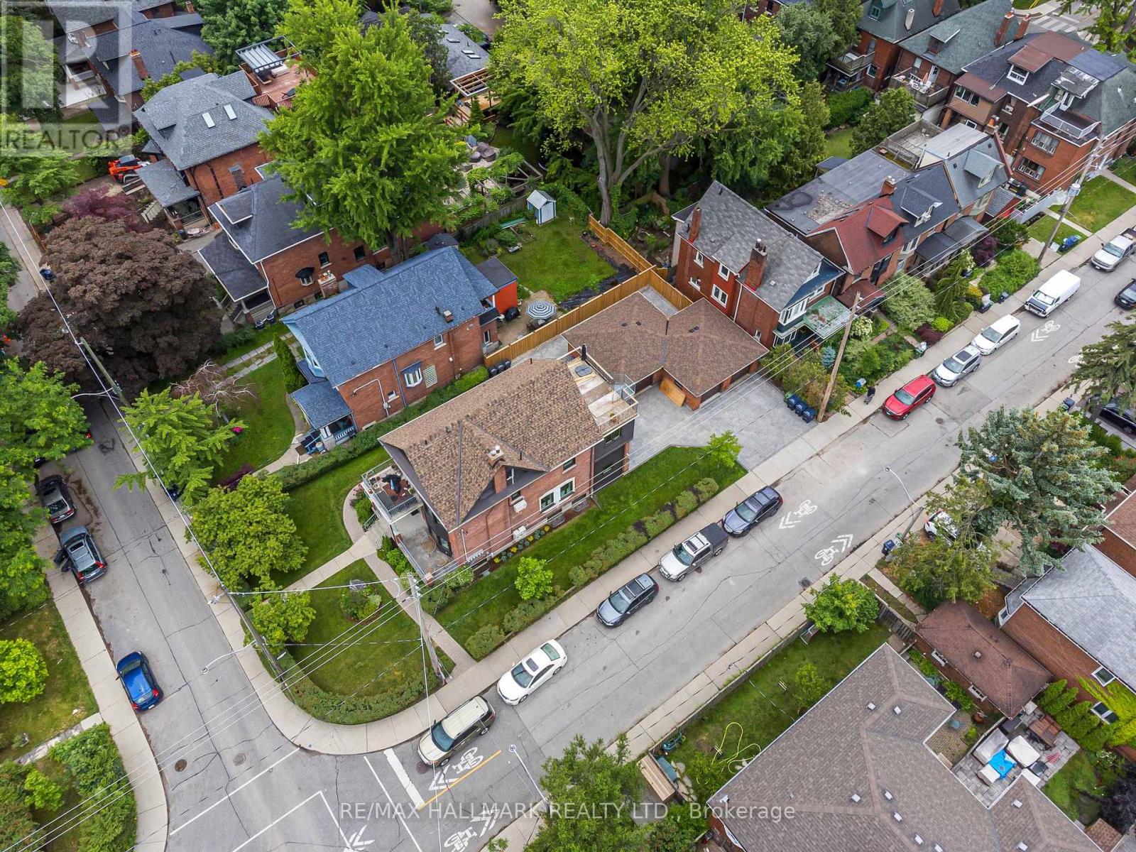 House - 202 Rusholme Road, Toronto, Ontario  M6H 2Y7 - Photo 3 - C12674856