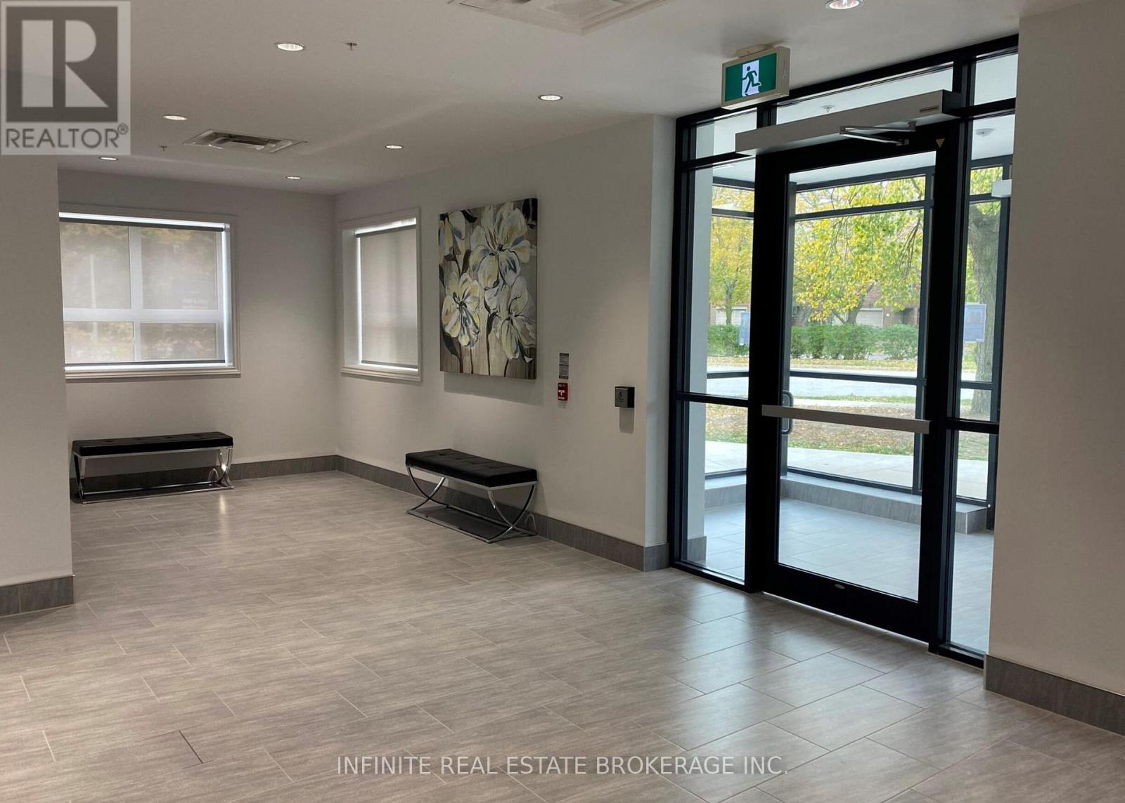 211 - 1254 Marlborough Court, Oakville, Ontario  L6H 7X6 - Photo 2 - W12674858