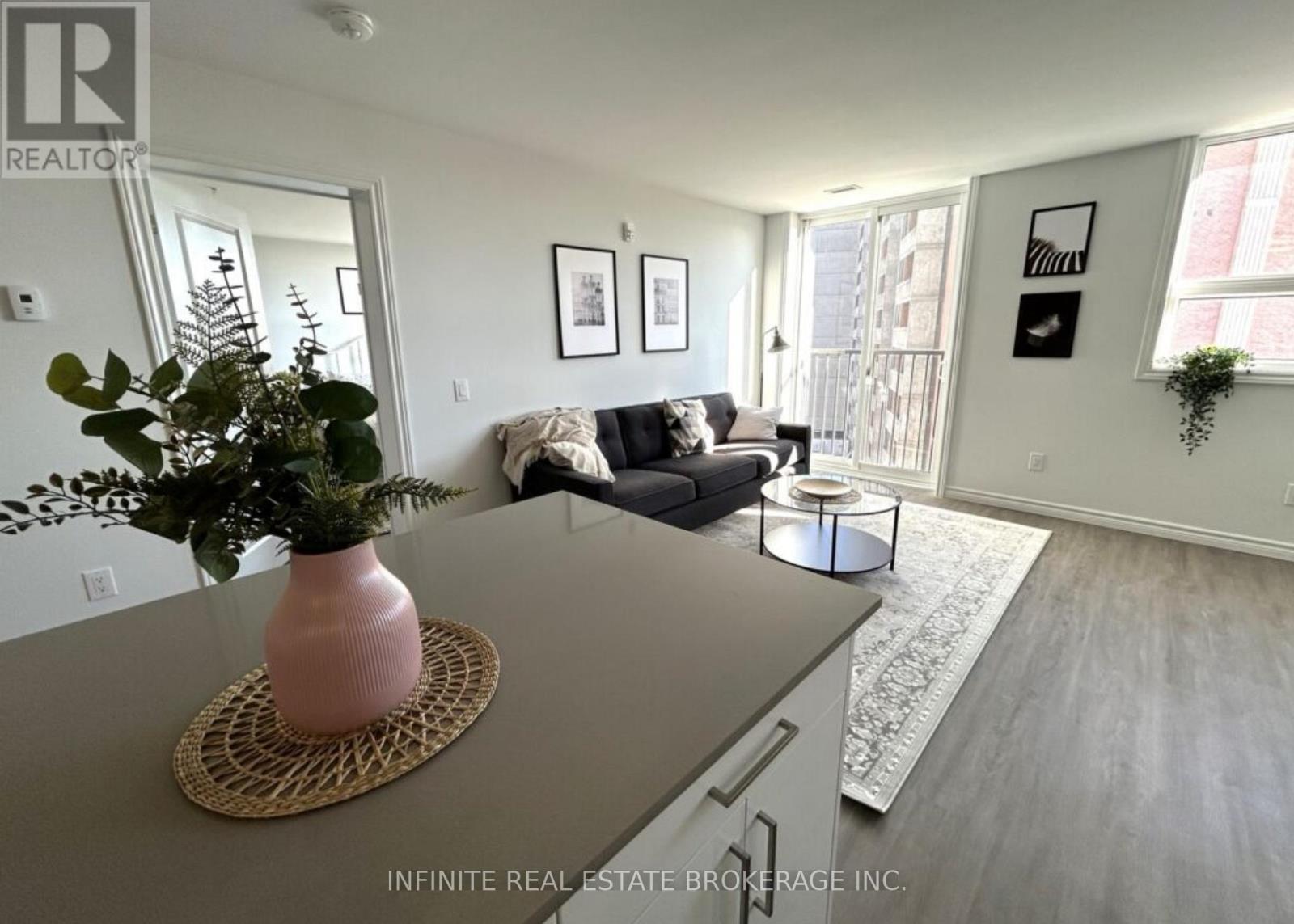 211 - 1254 Marlborough Court, Oakville, Ontario  L6H 7X6 - Photo 4 - W12674858