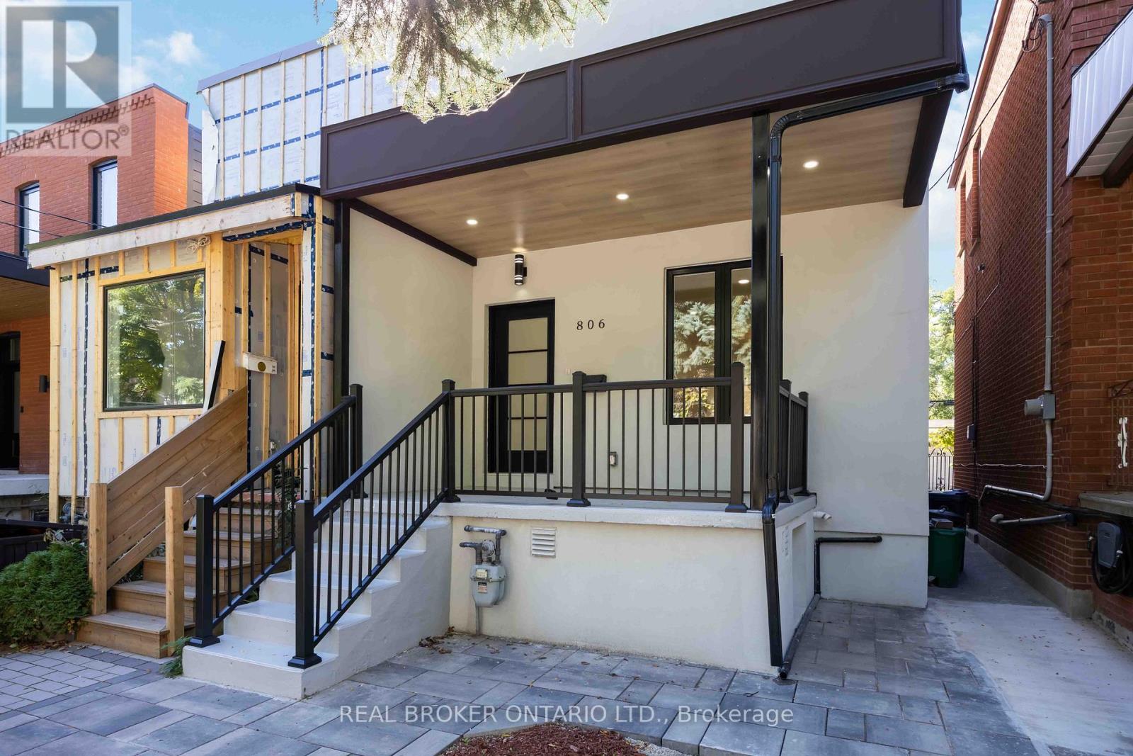 806 Gladstone Avenue, Toronto, Ontario  M6H 3J6 - Photo 4 - W12674860