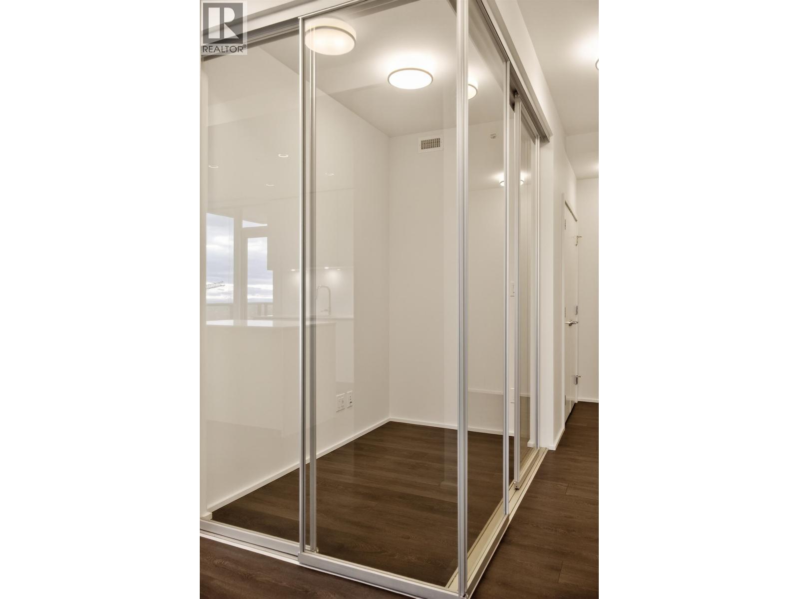 4806 1955 Alpha Way, Burnaby, British Columbia  V5C 0K9 - Photo 5 - R3069306