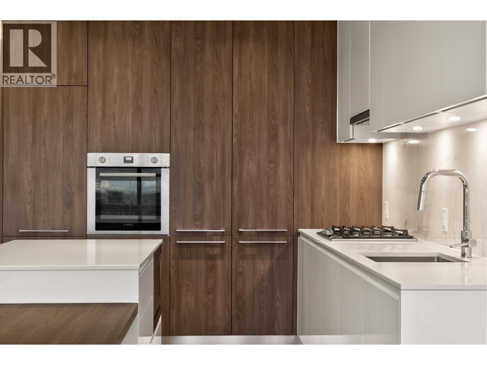 4806 1955 Alpha Way, Burnaby, British Columbia  V5C 0K9 - Photo 2 - R3069306