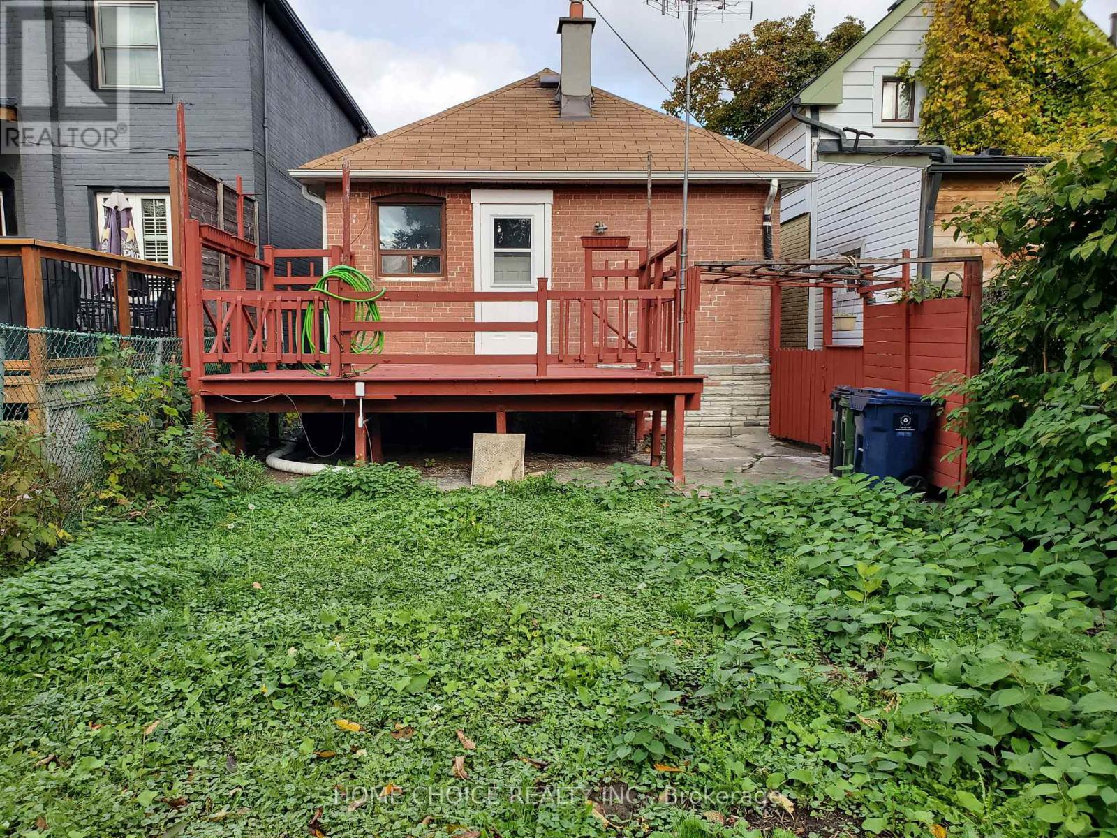 27 Lambton Avenue, Toronto, Ontario  M6N 2S2 - Photo 9 - W12672476