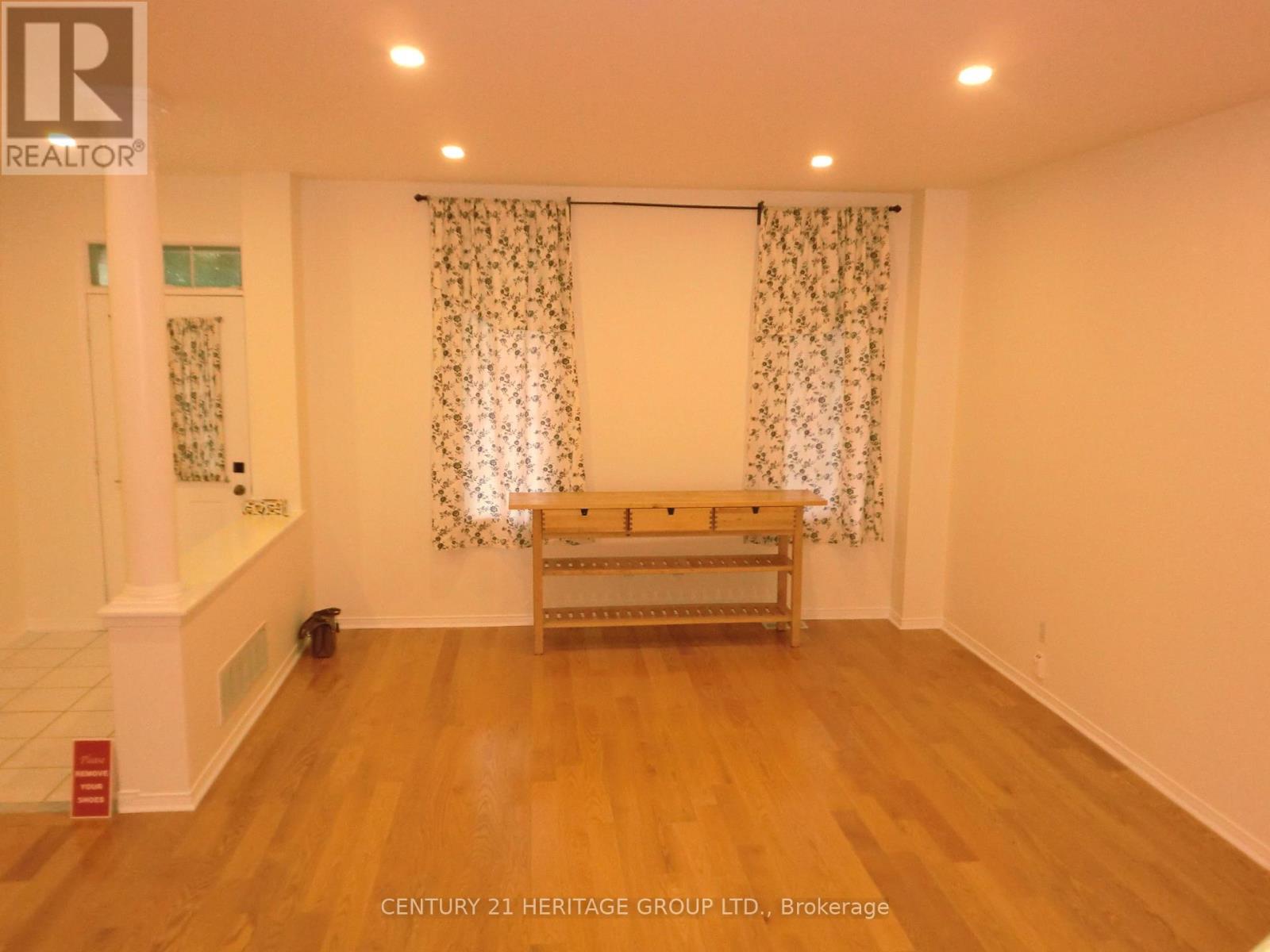 32 LEITCH AVENUE, Toronto, Ontario