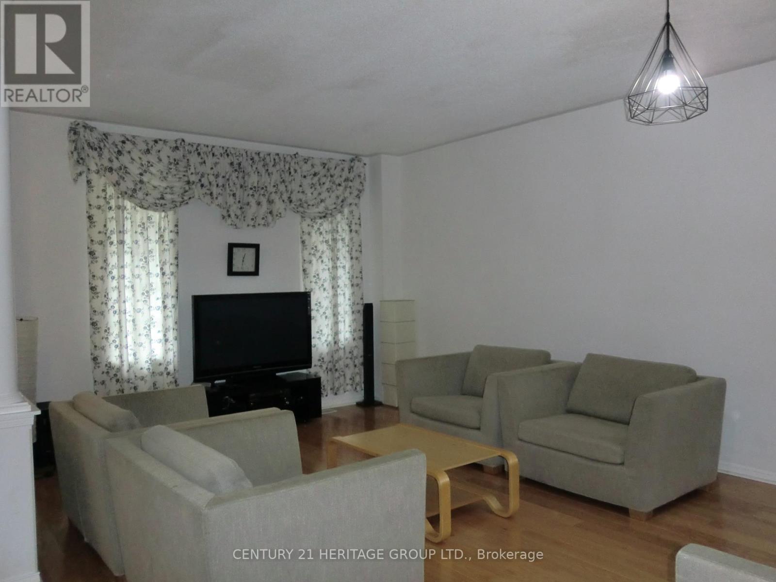 32 Leitch Avenue, Toronto, Ontario  M3J 3P2 - Photo 4 - W12674882