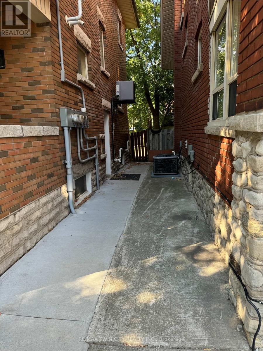 Lower - 266 Dalhousie Street, Brantford, Ontario  N3S 3V2 - Photo 2 - X12674886