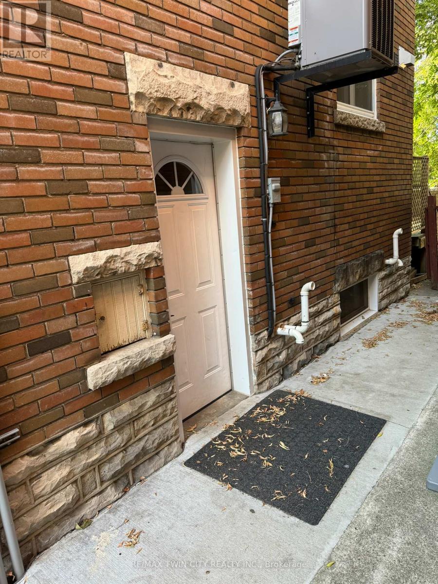 Lower - 266 Dalhousie Street, Brantford, Ontario  N3S 3V2 - Photo 3 - X12674886