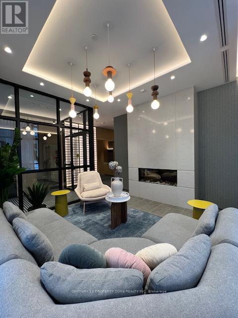 D707 - 720 Whitlock Avenue, Milton, Ontario  L9E 2B5 - Photo 3 - W12674904