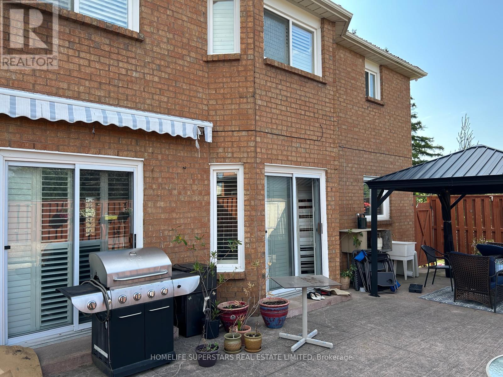 165 Havelock Drive, Brampton, Ontario  L6W 4G4 - Photo 4 - W12674908