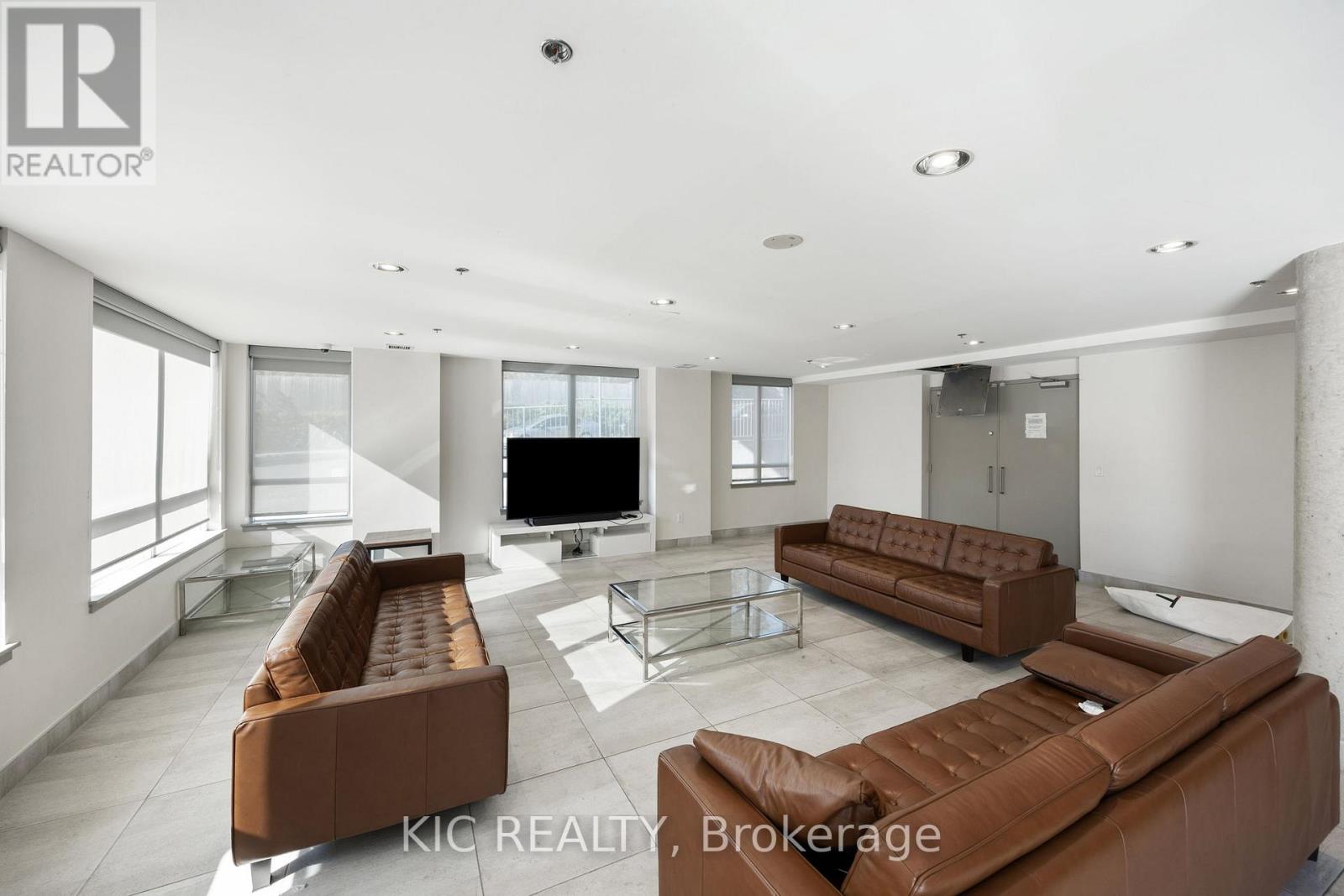 901 - 812 Lansdowne Avenue, Toronto, Ontario  M6H 4K5 - Photo 12 - W12674938