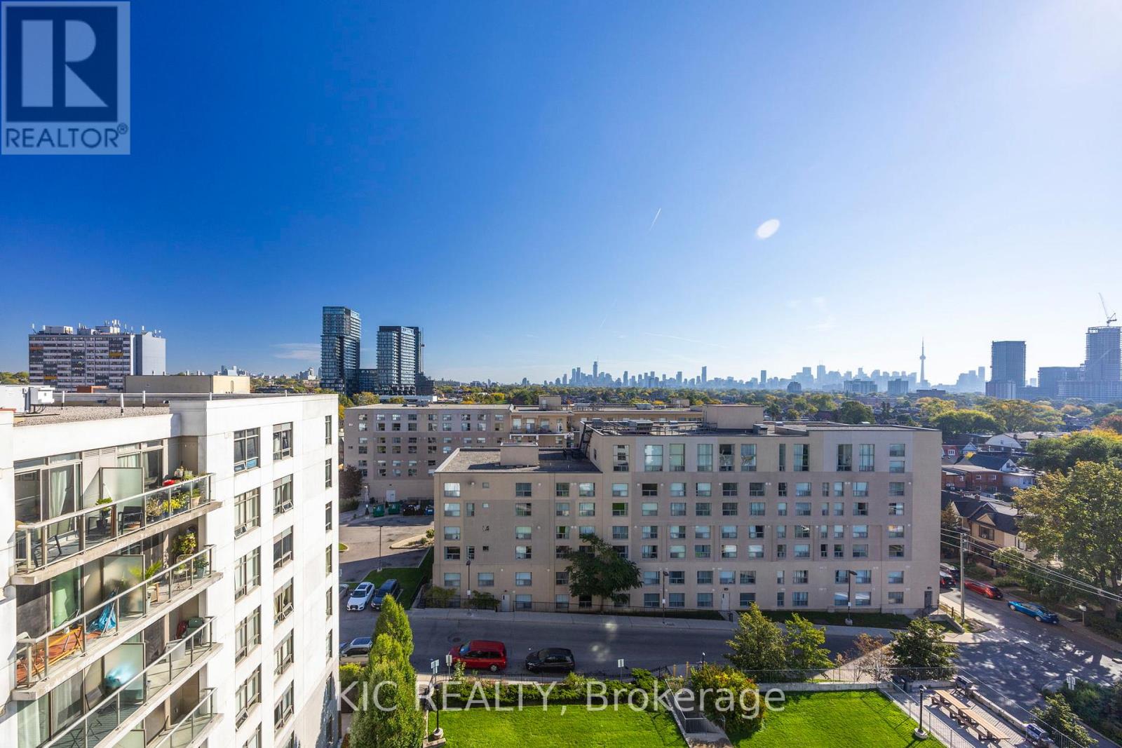 901 - 812 Lansdowne Avenue, Toronto, Ontario  M6H 4K5 - Photo 4 - W12674938