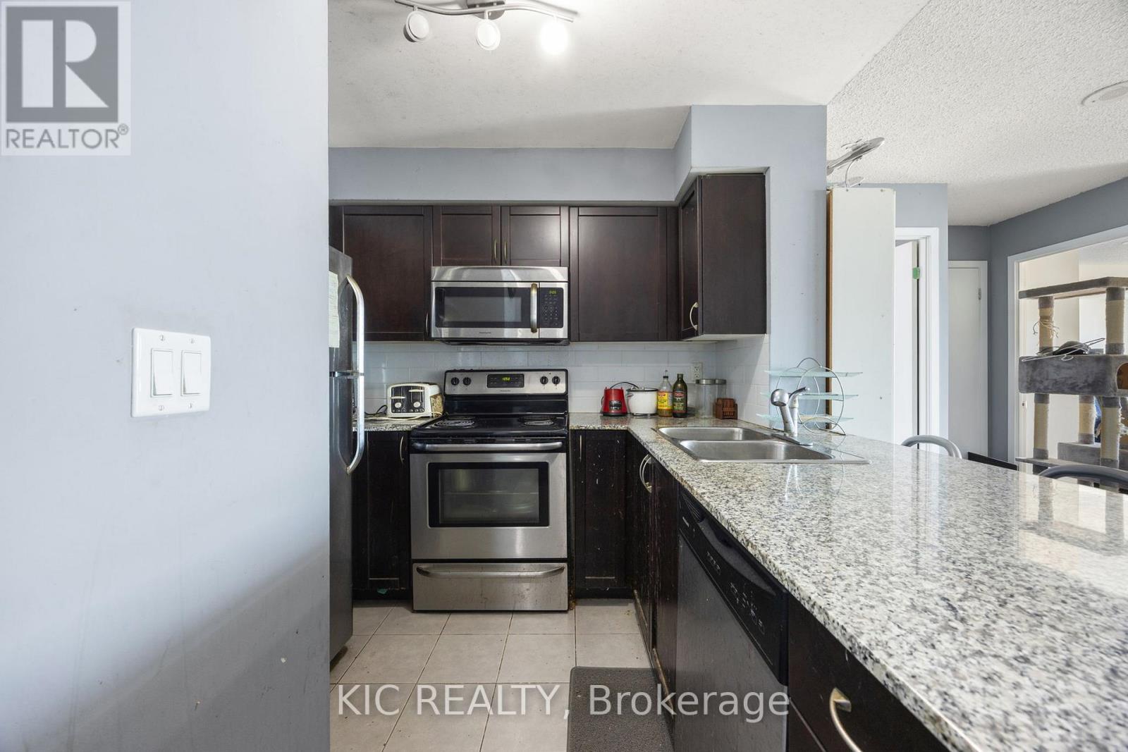 901 - 812 Lansdowne Avenue, Toronto, Ontario  M6H 4K5 - Photo 9 - W12674938