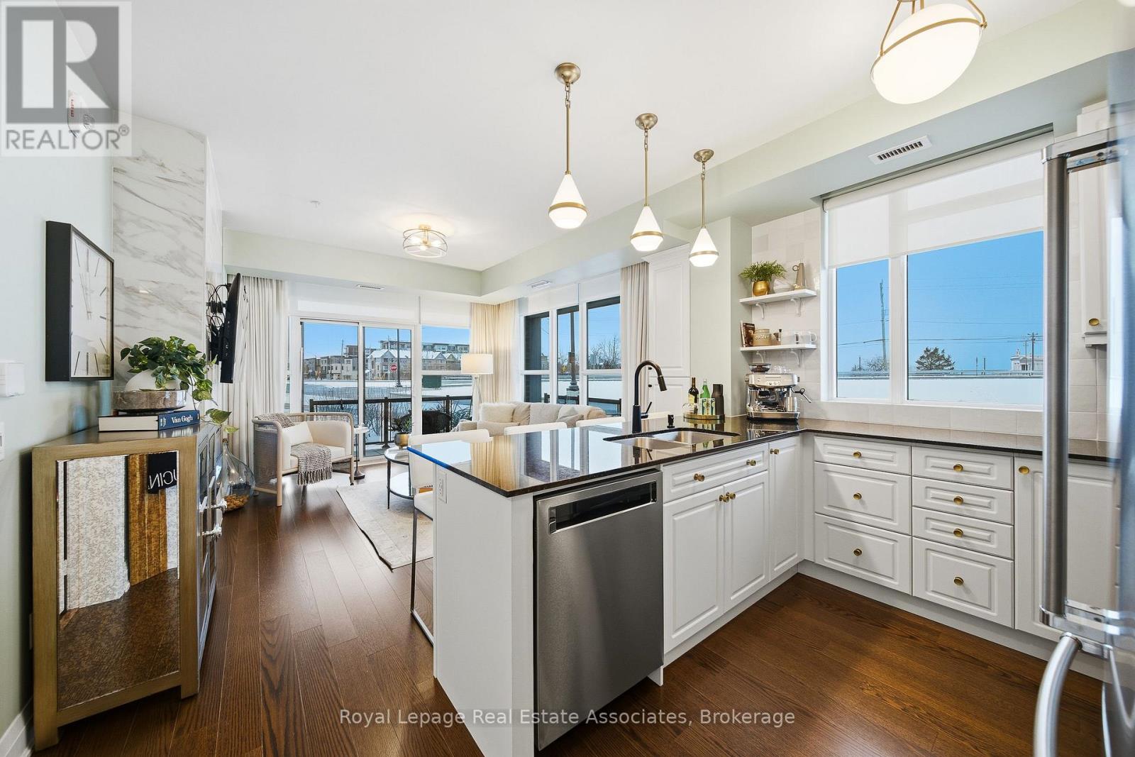 112 - 16 Concord Place, Grimsby, Ontario  L3M 0J1 - Photo 3 - X12674918