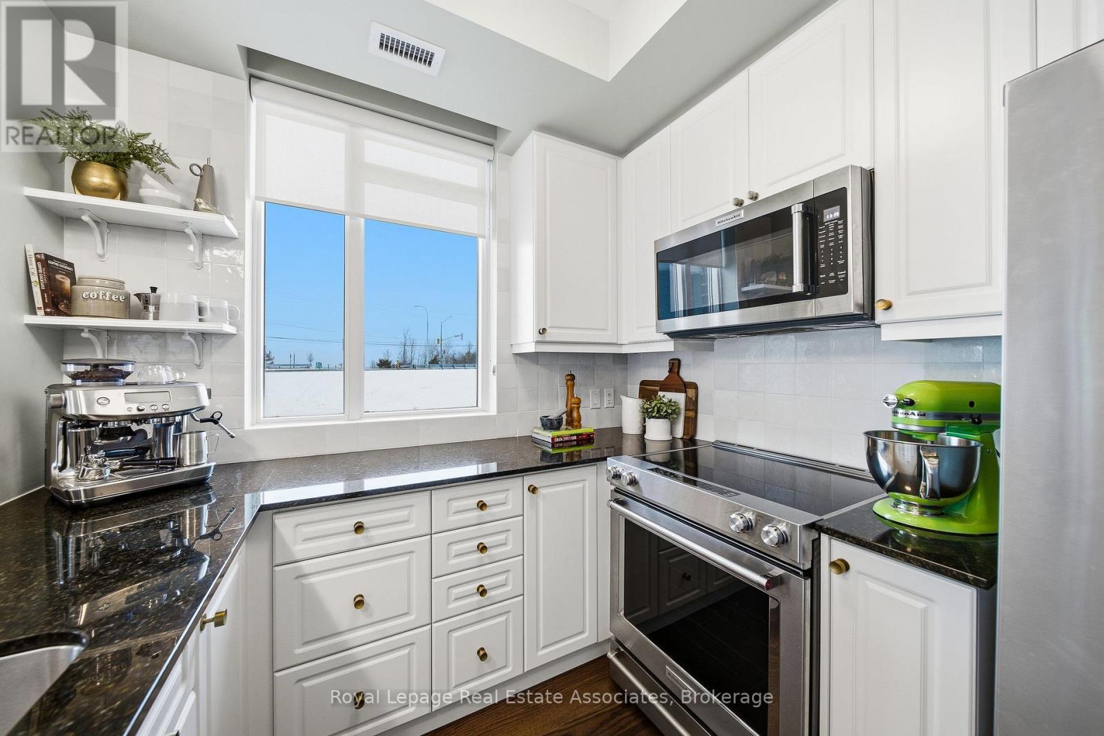 112 - 16 Concord Place, Grimsby, Ontario  L3M 0J1 - Photo 5 - X12674918