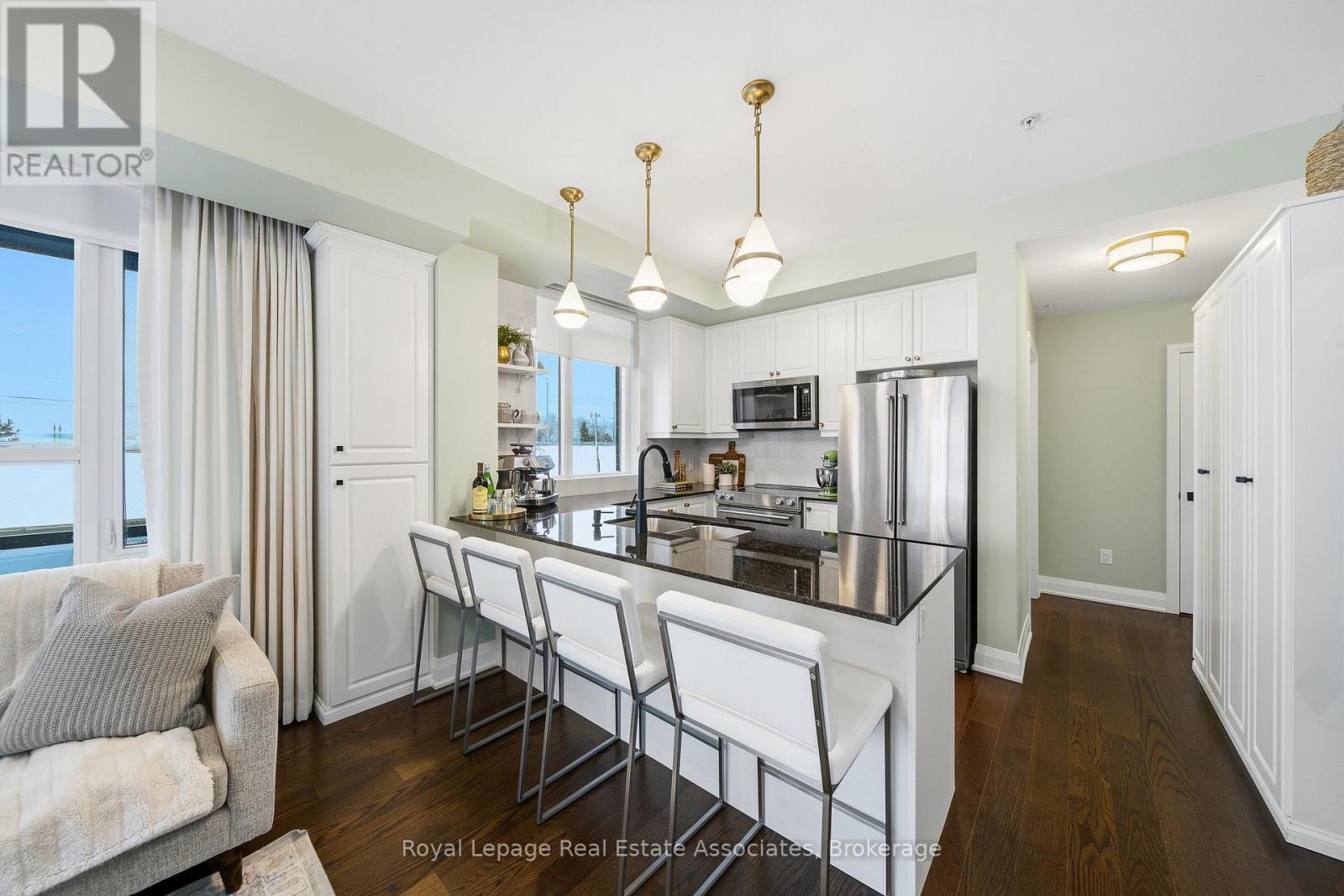 112 - 16 Concord Place, Grimsby, Ontario  L3M 0J1 - Photo 6 - X12674918