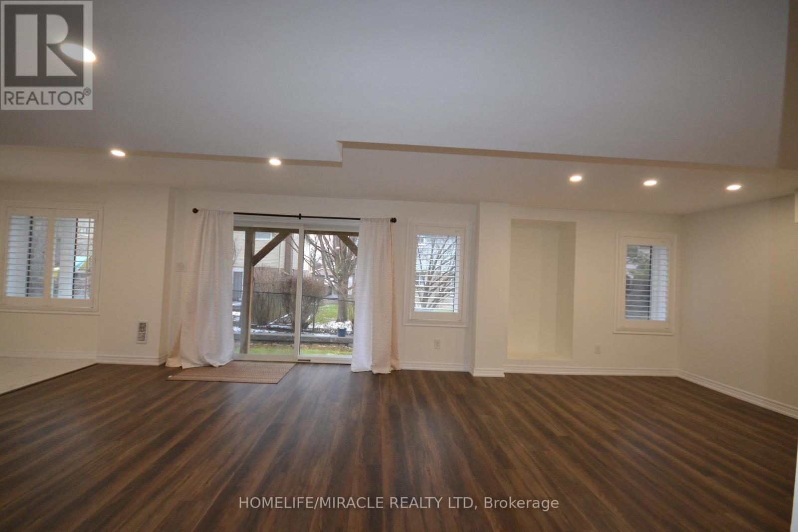 28 Sutcliffe Drive, Whitby, Ontario  L1R 0R2 - Photo 3 - E12671194