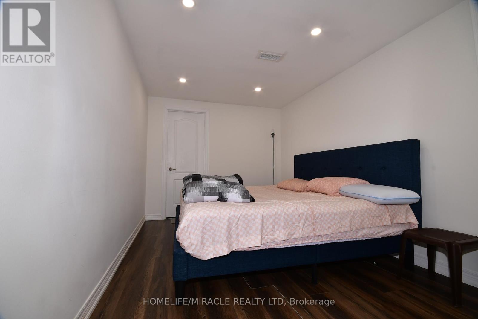 28 Sutcliffe Drive, Whitby, Ontario  L1R 0R2 - Photo 6 - E12671194