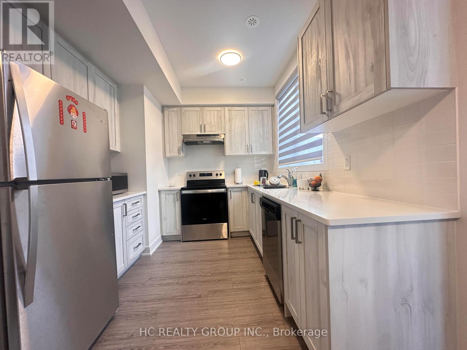 6 - 3 Bond Crescent, Richmond Hill, Ontario  L4E 1J4 - Photo 4 - N12674964