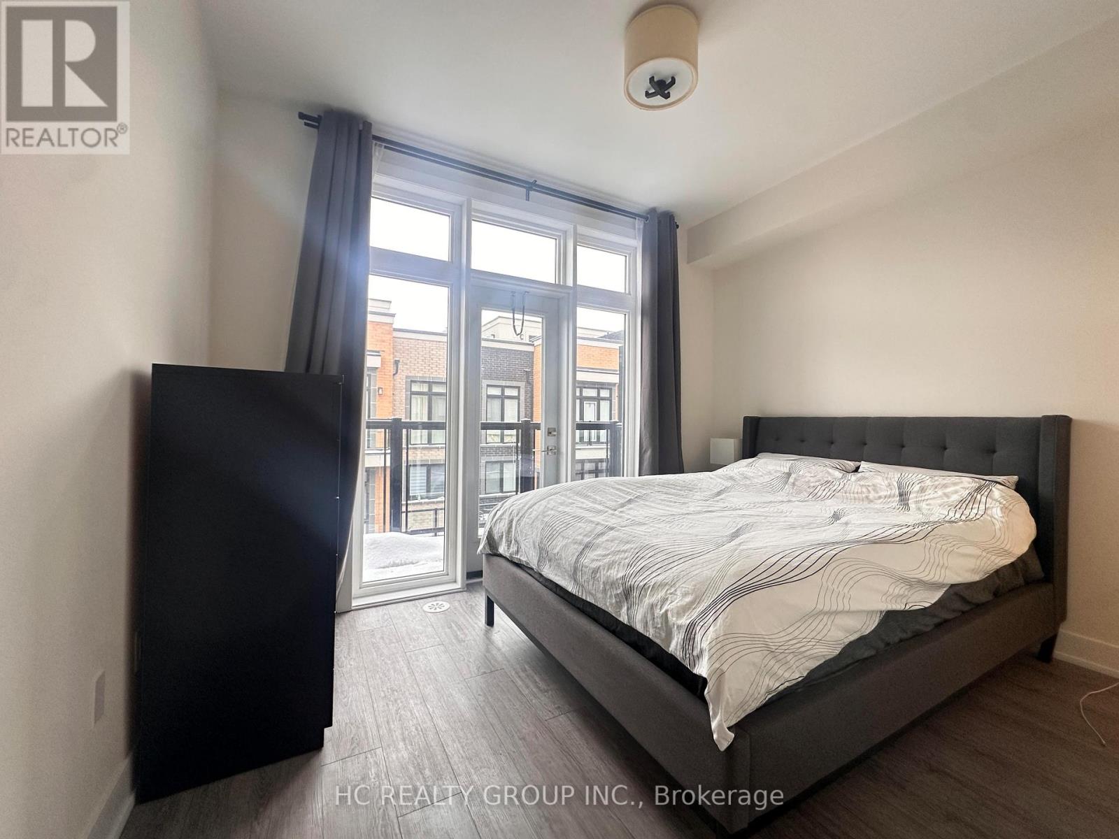 6 - 3 Bond Crescent, Richmond Hill, Ontario  L4E 1J4 - Photo 5 - N12674964