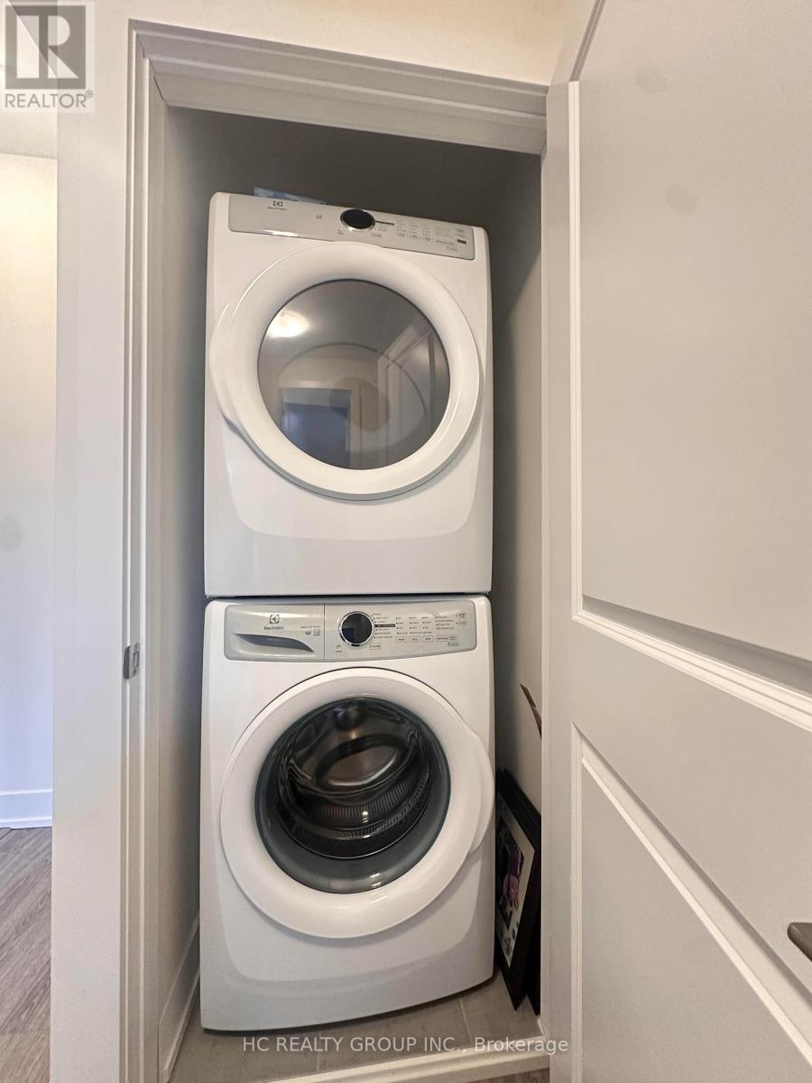 6 - 3 Bond Crescent, Richmond Hill, Ontario  L4E 1J4 - Photo 8 - N12674964