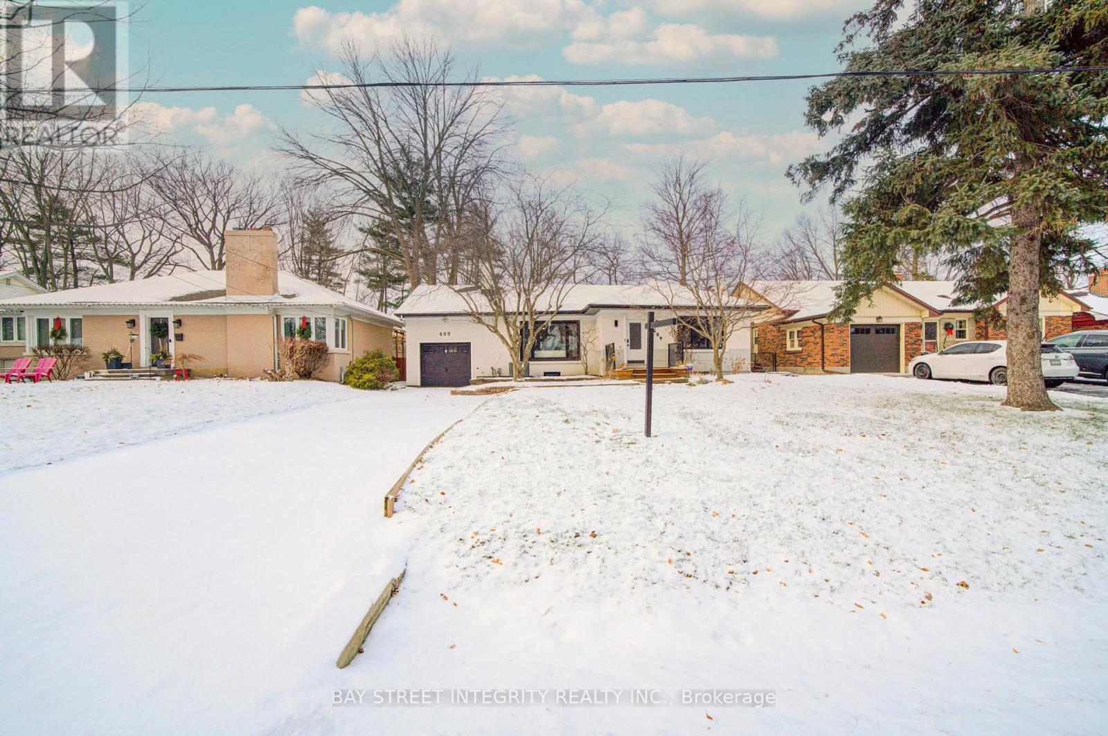 409 River Side Drive, Oakville, Ontario  L6K 3N6 - Photo 2 - W12674954