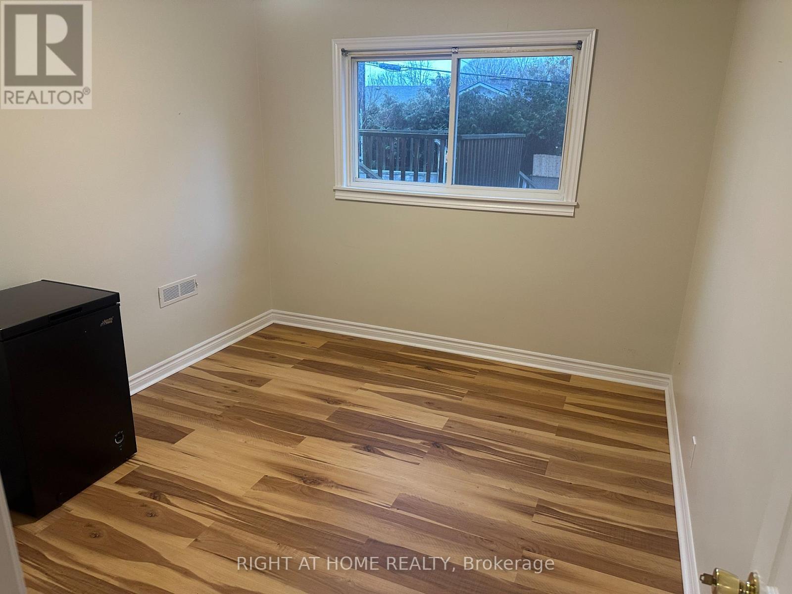 82 Queen Mary Road, Kingston, Ontario  K7M 2A5 - Photo 7 - X12674968