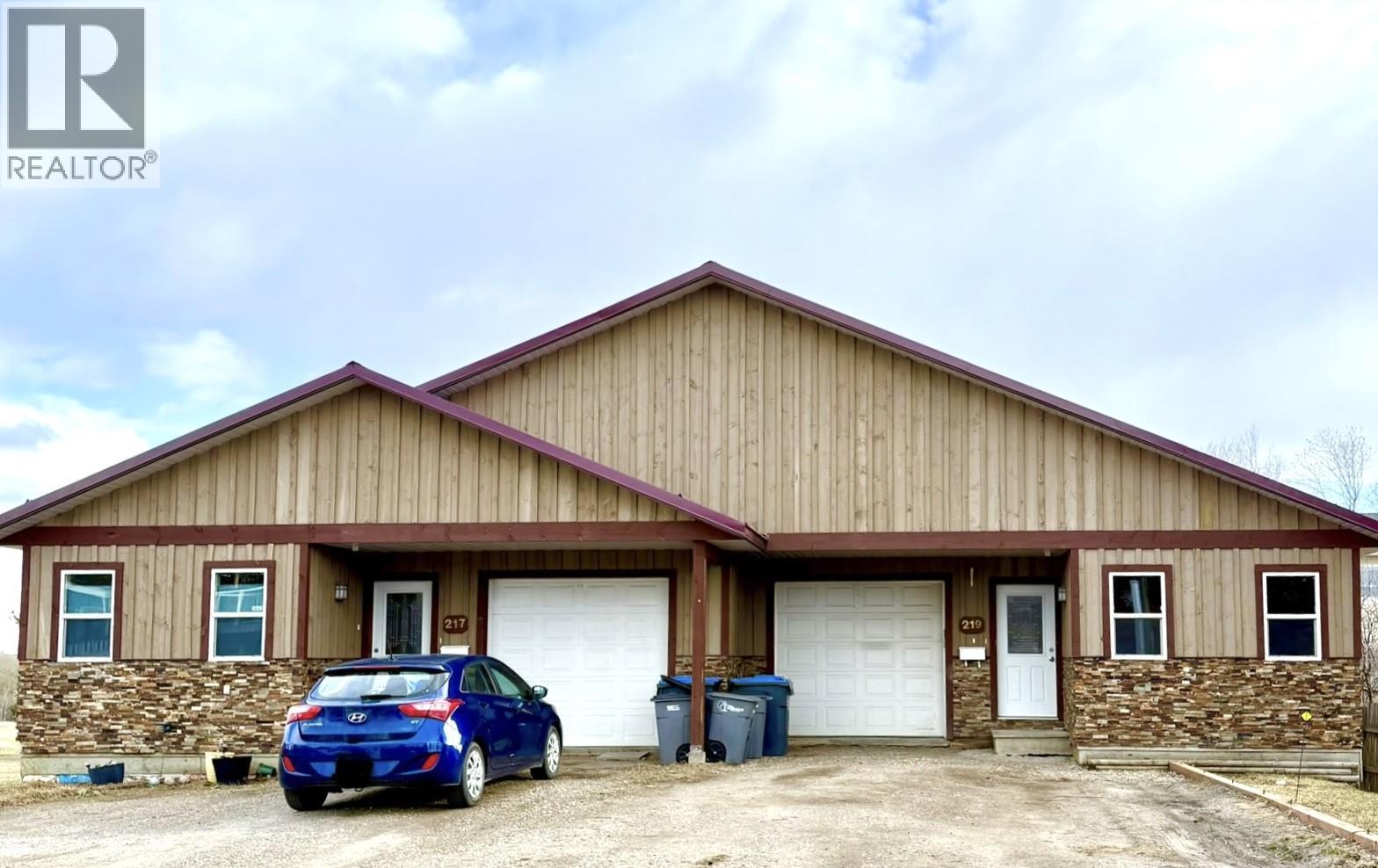 219 100 Avenue, Dawson Creek, British Columbia