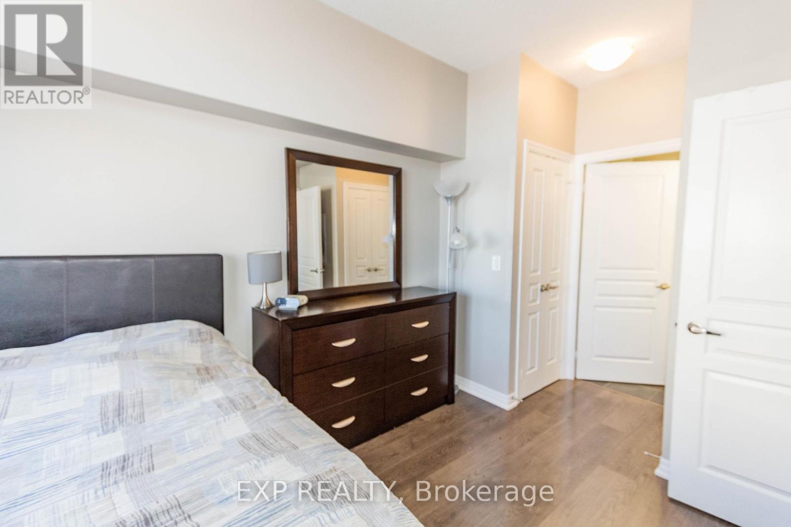 422 - 1940 Ironstone Drive, Burlington, Ontario  L7L 0E4 - Photo 10 - W12675032